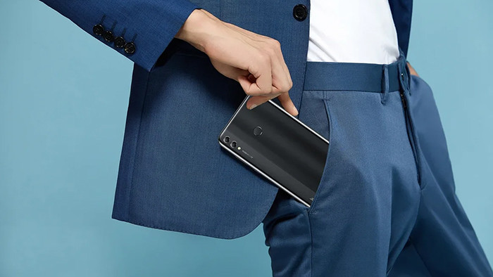 В России представили огромный 7,12-дюймовый смартфон Honor 8X Max с батареей на 5000 мАч