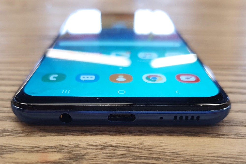 Обзор Galaxy A30: достойный конкурент недорогим смартфонам Xiaomi и Honor фото