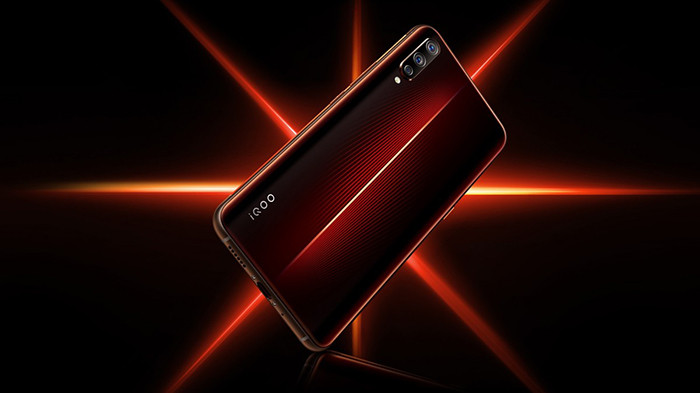 Игровой смартфон Vivo iQOO получил Snapdragon 855, подсветку корпуса и аккумулятор на 4000 мАч