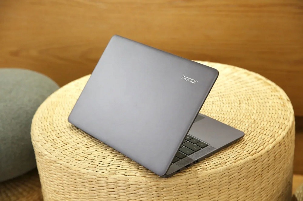 В России впервые представили ноутбук Honor. Он доступен с процессорами Intel и AMD