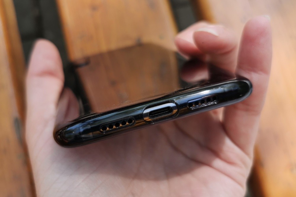 Обзор Xiaomi Mi 9: недорогой флагман фото