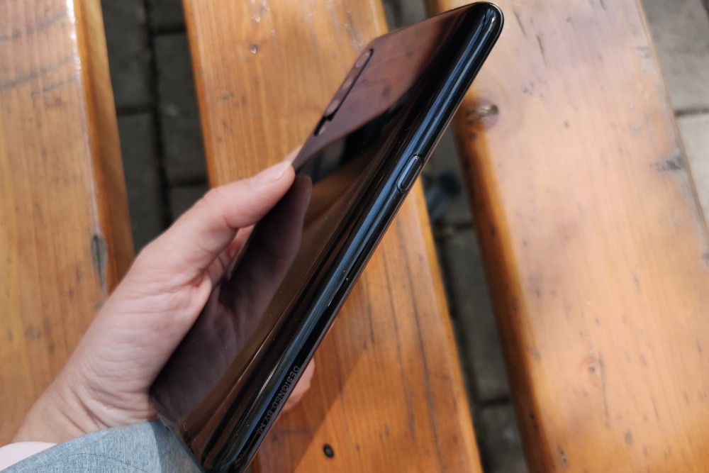 Обзор Xiaomi Mi 9: недорогой флагман фото