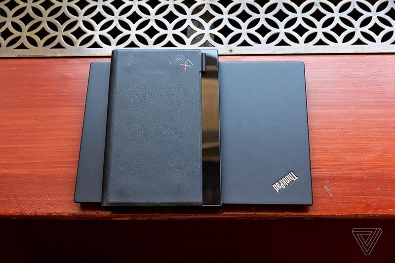 Lenovo показала первый в мире ноутбук с гибким OLED-экраном