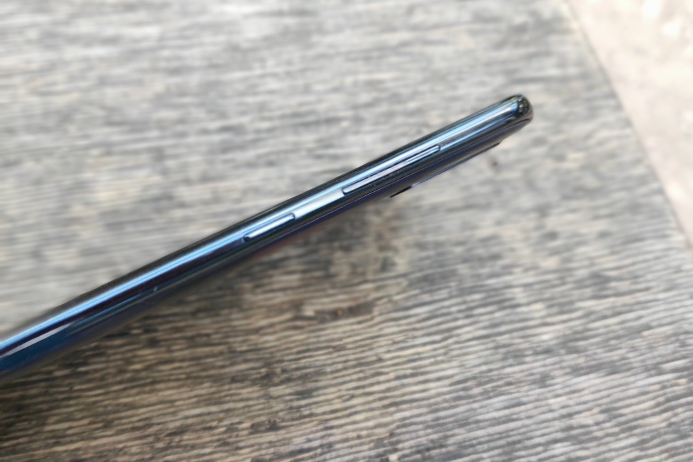 Обзор Samsung Galaxy A70: смартфон с огромным экраном и мощной батареей фото