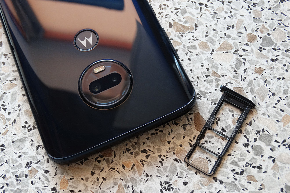 Обзор смартфона Moto G7 Plus: симпатичный смартфон с быстрой зарядкой и стереодинамиками фото