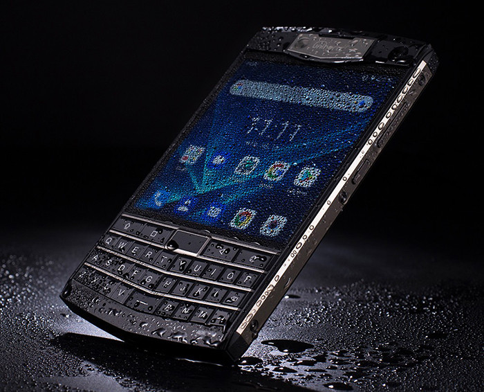 Представлен необычный смартфон с QWERTY-клавиатурой, NFC, батареей на 6000 мАч и защитой от воды