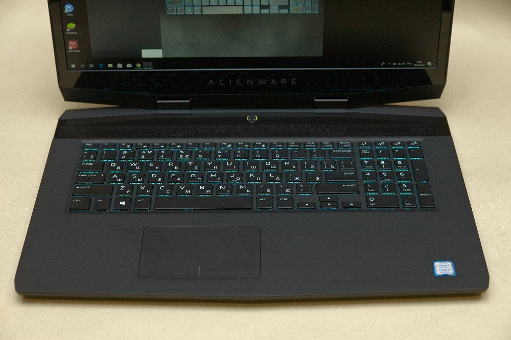 Обзор нового Alienware M17: инопланетянин, маскирующийся под игровой ноутбук