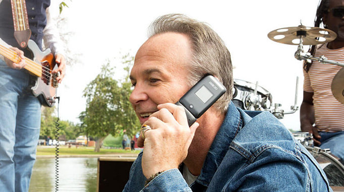 90758Кнопочный раскладной телефон Alcatel Go Flip V получил ОС Android и функцию LTE-роутера