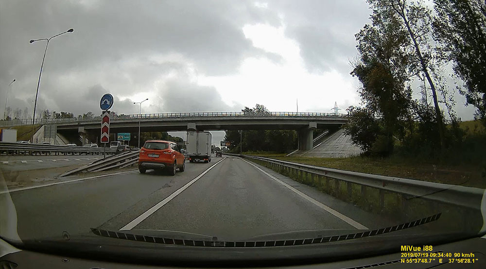 пример съемки видеорегистратором Mio MiVue i88