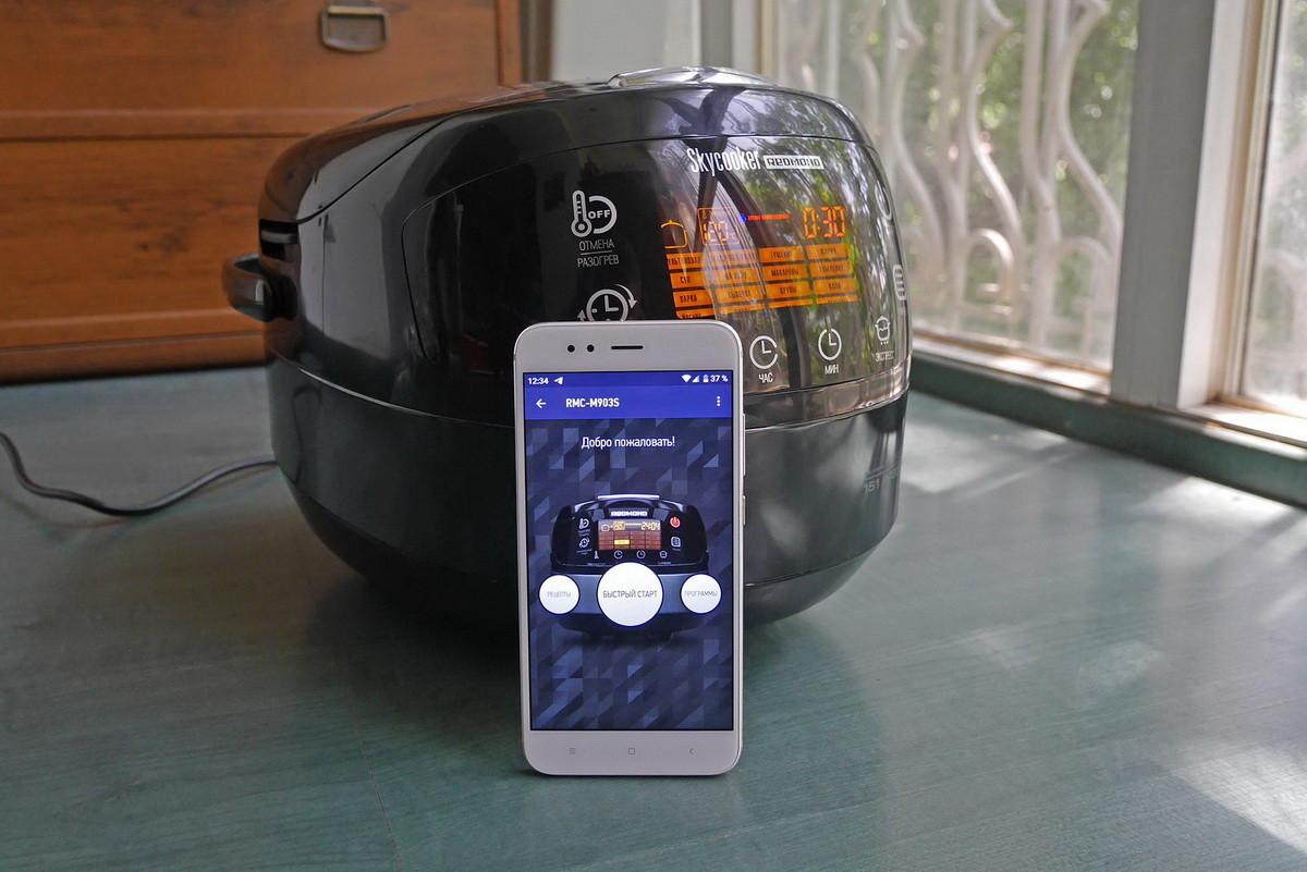 Футуристические технологии в бытовой технике: «танцующий» чайник с подсветкой, умная капсульная кофеварка и другие новинки REDMOND Smart Home