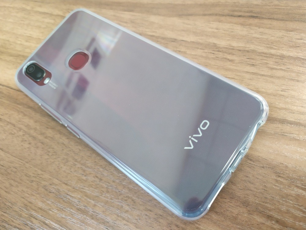 Обзор смартфона Vivo Y11: можно ли получить смартфон с ярким дизайном, хорошей камерой и мощной батареей меньше, чем за 9 тысяч рублей? фото