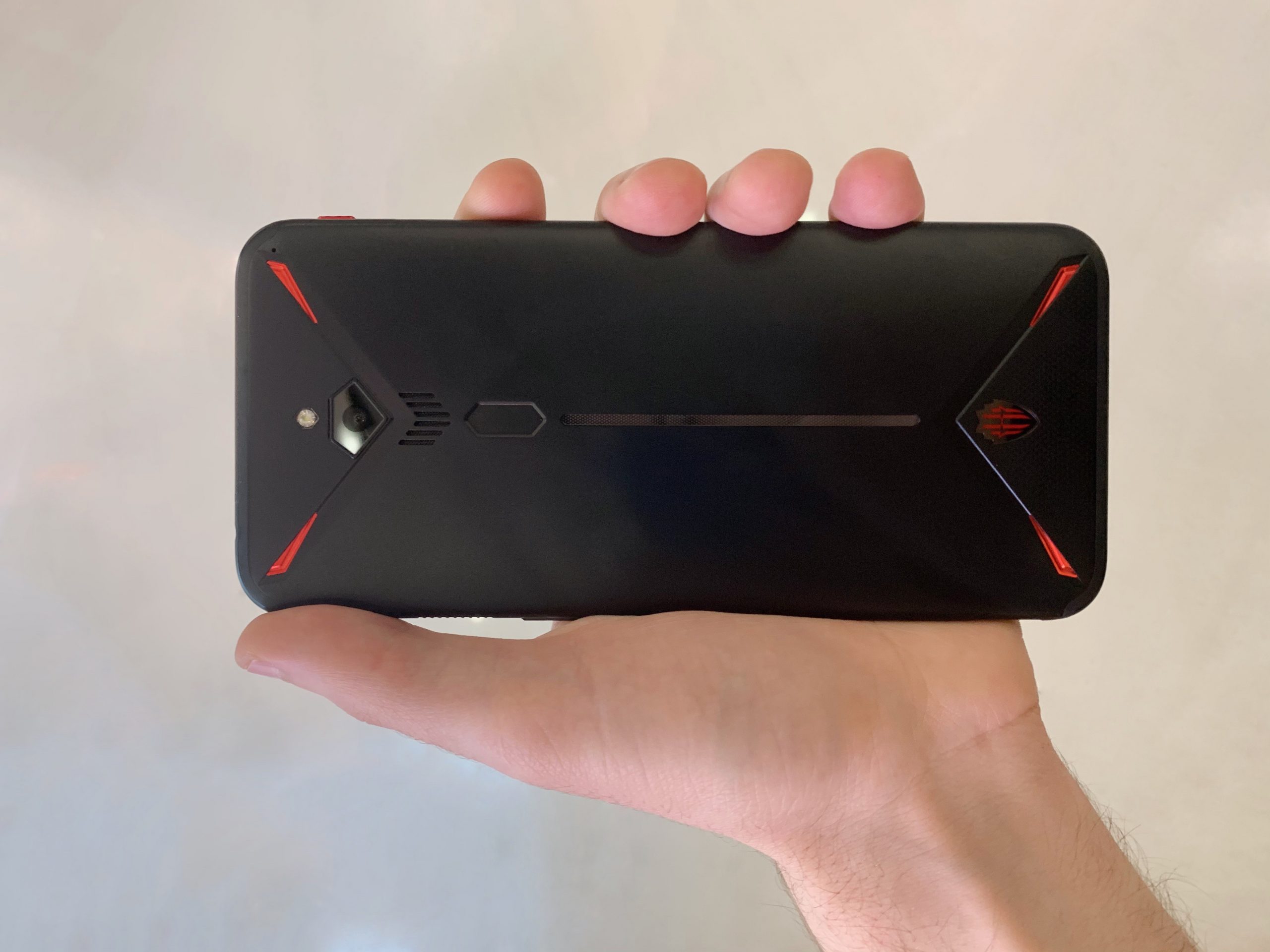 Обзор игрового смартфона Nubia Red Magic 3: мощный игровой смартфон за вменяемые деньги фото