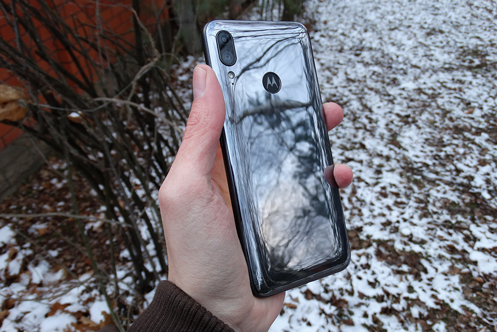 Обзор Moto E6 Plus: недорогой смартфон со съемной батареей фото