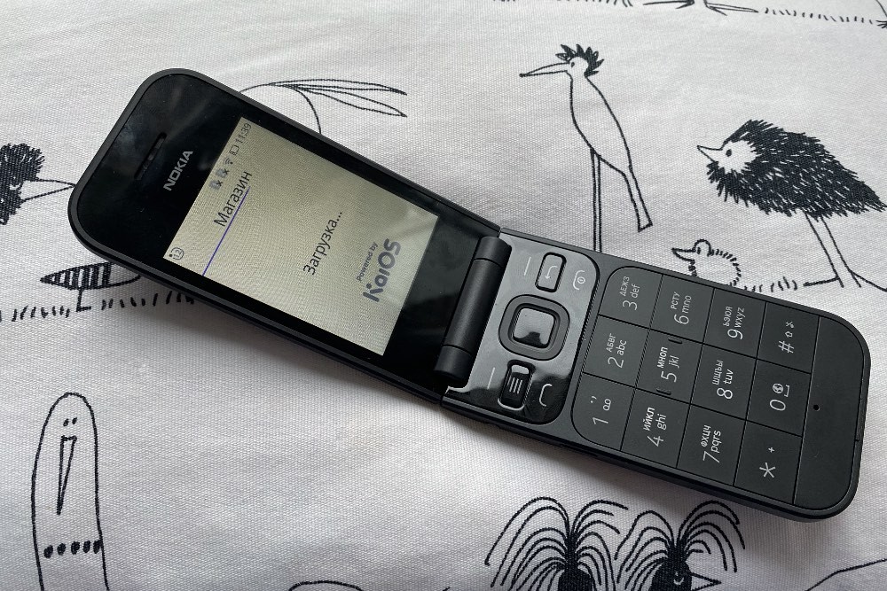 Обзор кнопочного телефона Nokia 2720 Flip: классическая «раскладушка» с функциями смартфона фото