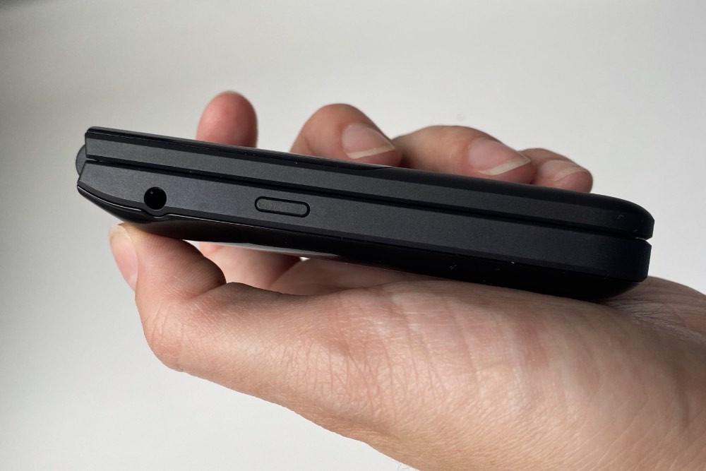 Обзор кнопочного телефона Nokia 2720 Flip: классическая «раскладушка» с функциями смартфона фото