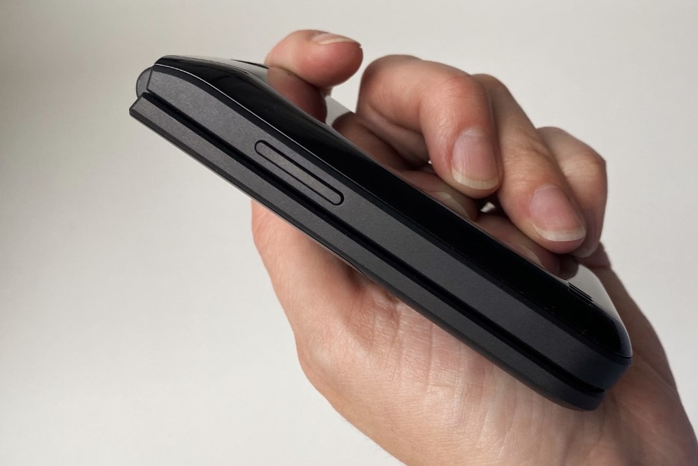 Обзор кнопочного телефона Nokia 2720 Flip: классическая «раскладушка» с функциями смартфона фото