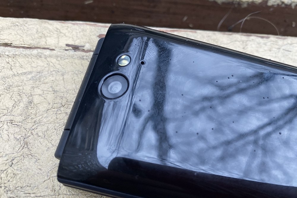 Обзор кнопочного телефона Nokia 2720 Flip: классическая «раскладушка» с функциями смартфона фото