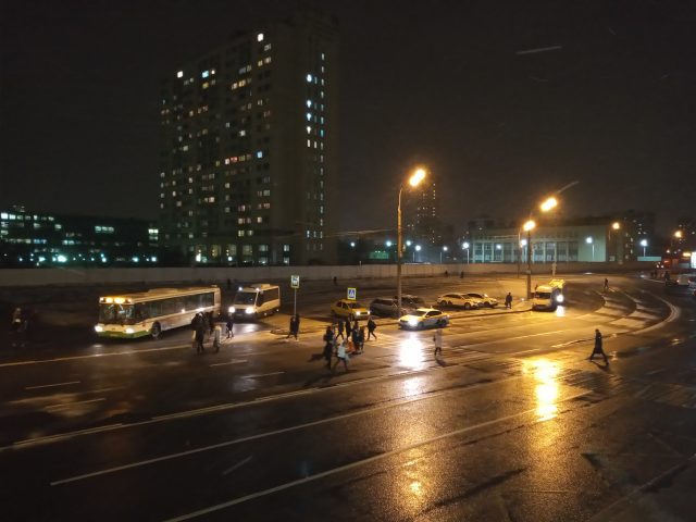 Обзор Moto E6 Plus: недорогой смартфон со съемной батареей фото