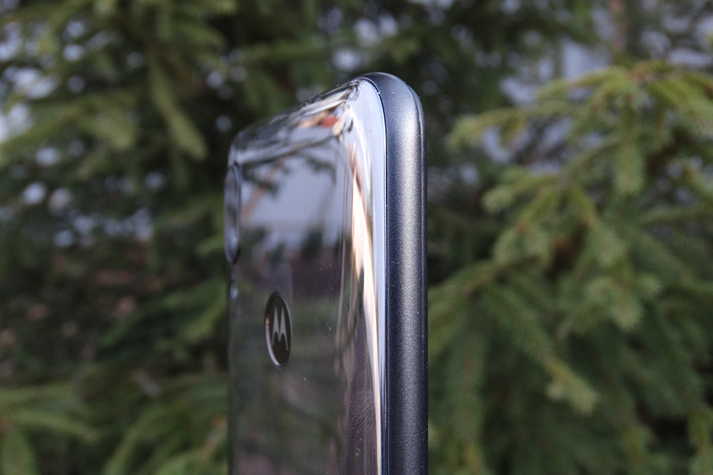 Обзор Moto E6 Plus: недорогой смартфон со съемной батареей фото