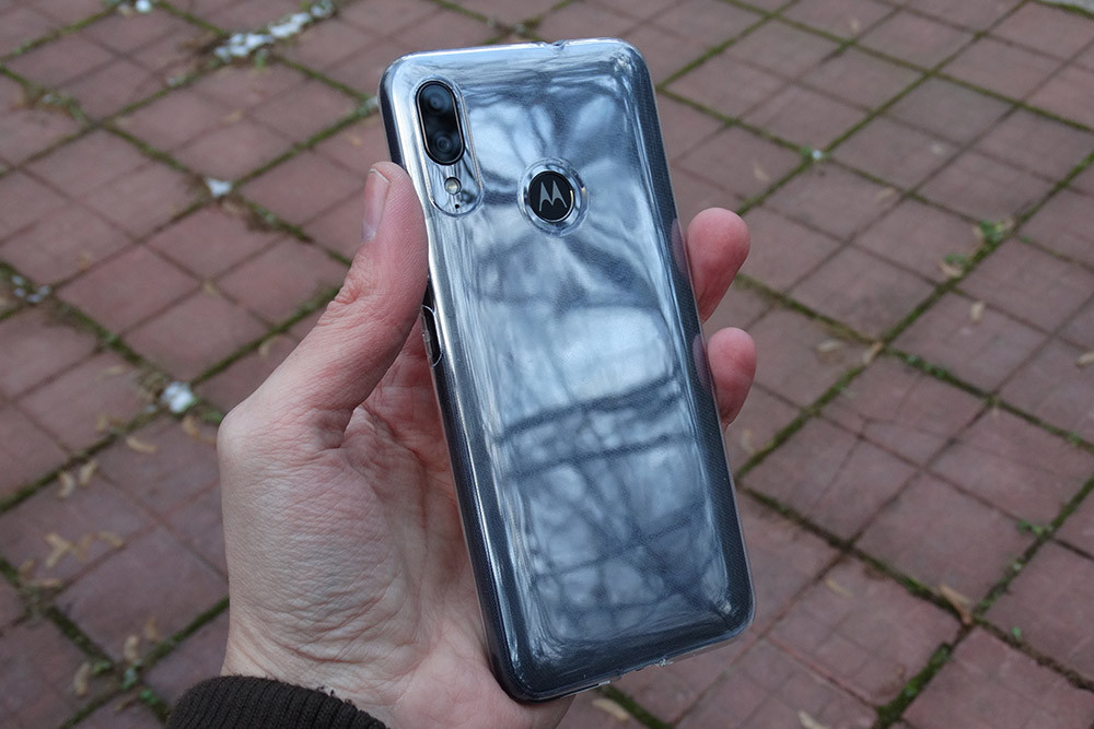 Обзор Moto E6 Plus: недорогой смартфон со съемной батареей