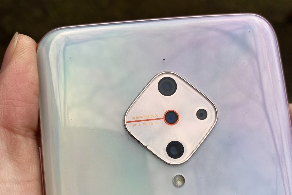 Обзор Vivo V17: яркий смартфон с отличной камерой и другими сюрпризами фото