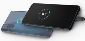 Премьера: Motorola выпустила смартфон с выдвижной фронталкой, камерой на 64 мегапикселя и большим экраном