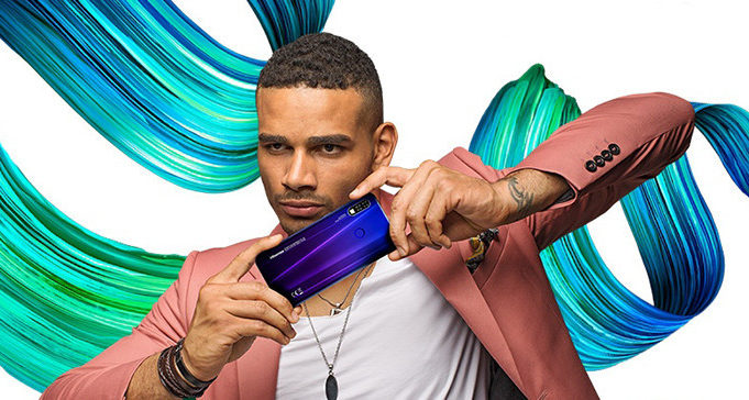 91975Распродажа: Китайский смартфон с огромным экраном, батареей на 4500 мАч и 128 Гбайт памяти предлагают менее чем за 10 тысяч рублей