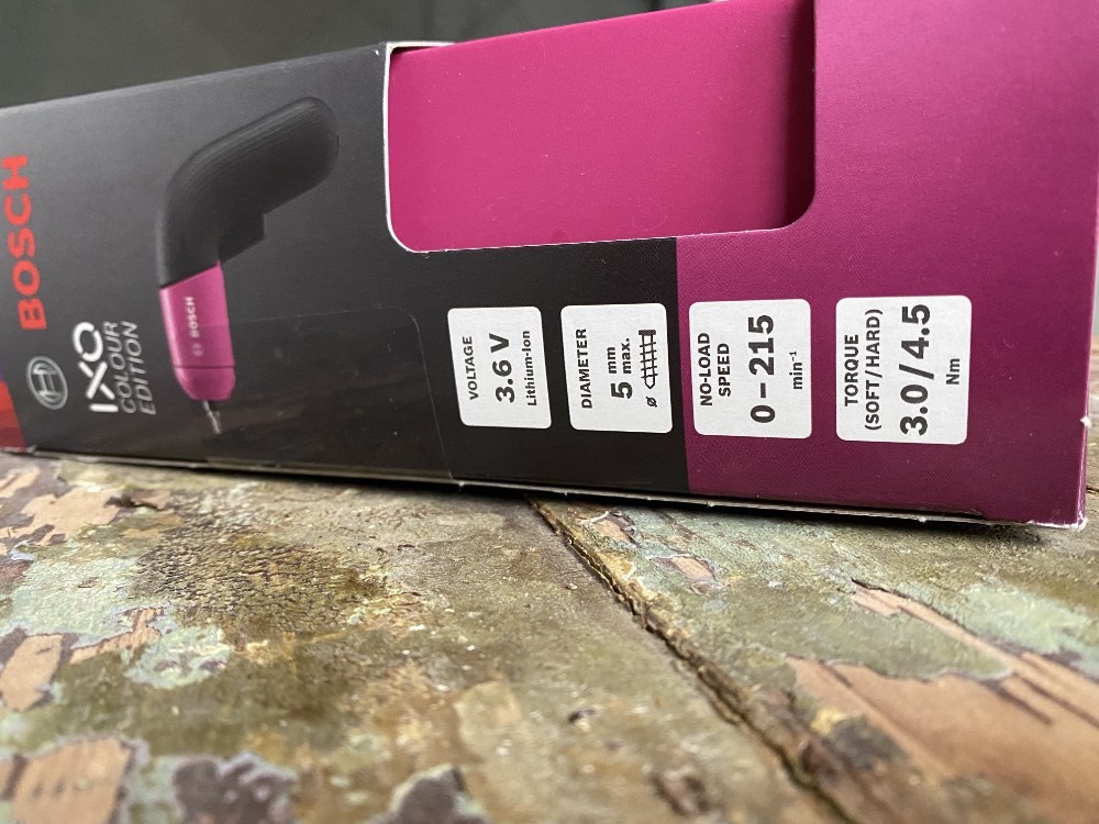 Игрушки для взрослых девочек: обзор шуруповерта Bosch IXO 6 Colour Edition фото