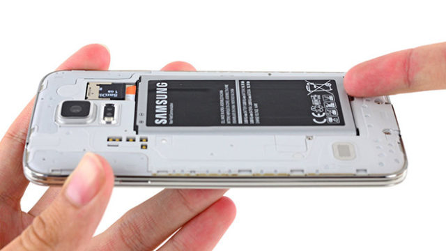 62061Производителей заставят вернуть в смартфоны сменные аккумуляторы