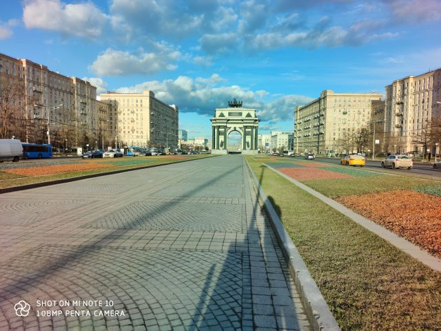 Какой смартфон снимает лучше: сравниваем Samsung Galaxy S20 Ultra с Huawei P30 Pro и Mi Note 10 фото