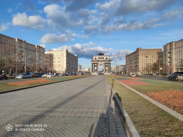 Какой смартфон снимает лучше: сравниваем Samsung Galaxy S20 Ultra с Huawei P30 Pro и Mi Note 10 фото