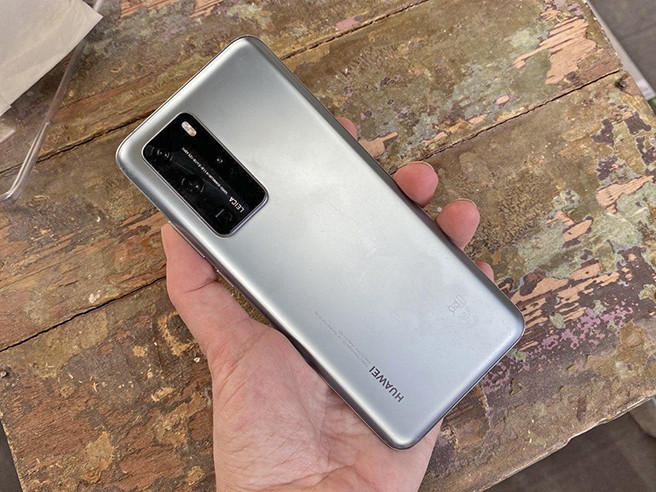 Huawei представляет смартфоны серии P40. Один из них очень компактный, у другого – пять задних камер