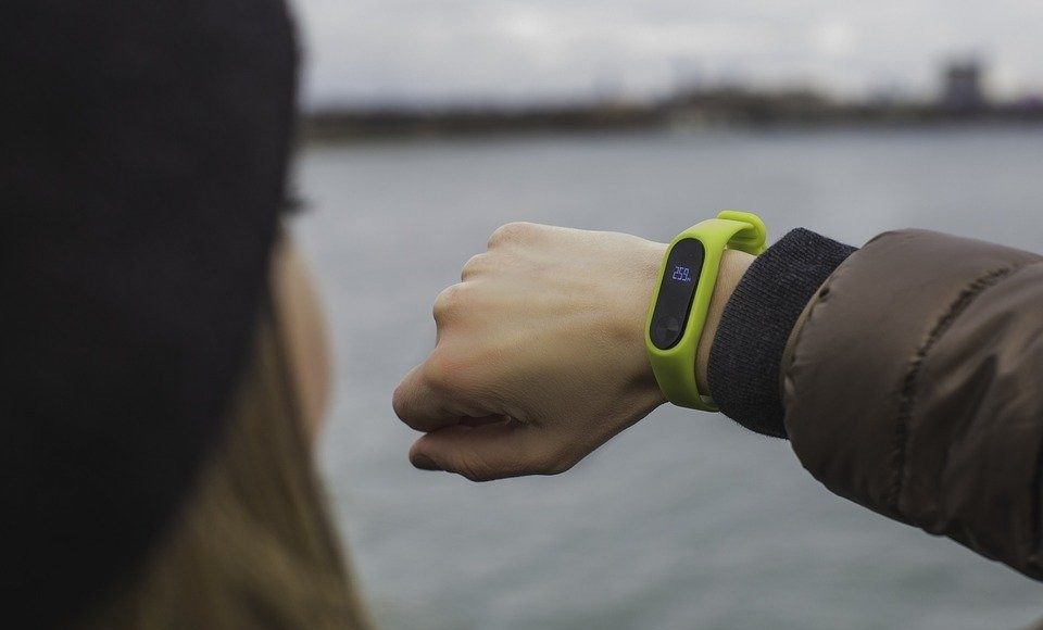 63968Фитнес-браслеты против коронавируса: как умные устройства могут помочь обнаружить симптомы