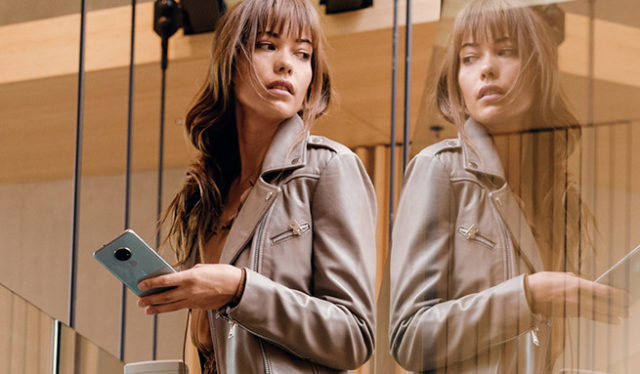 62517Распродажа: Цена стеклянного смартфона Nokia с NFC и Full HD-экраном рухнула в России сразу на треть