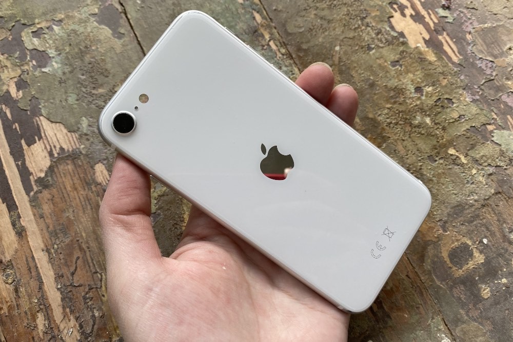 Обзор нового iPhone SE: все достоинства и недостатки самого дешевого смартфона Apple 2020 года фото