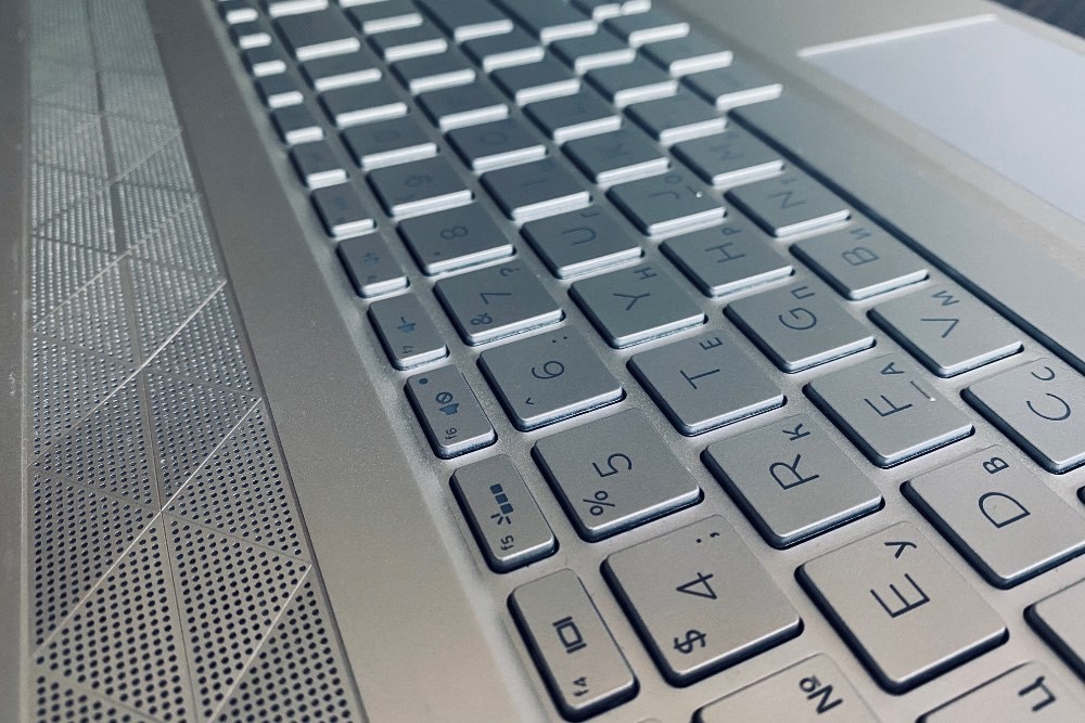 Обзор HP Pavilion 15-cs1006ur: быстрый ноутбук на процессоре Intel фото