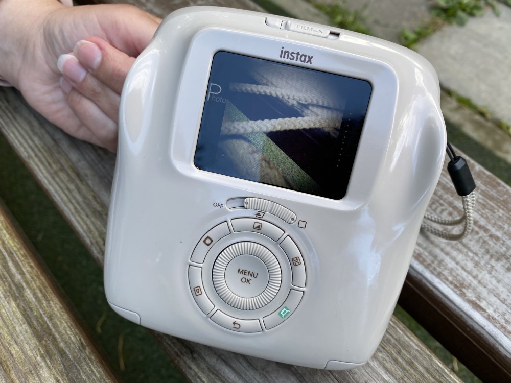 Теплый ламповый обзор фотоаппаратов мгновенной печати Fujifilm Instax: эмоция в подарок за 12 секунд фото