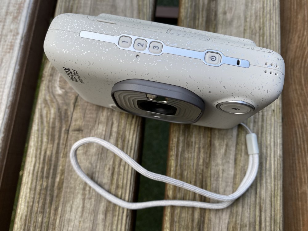 Теплый ламповый обзор фотоаппаратов мгновенной печати Fujifilm Instax: эмоция в подарок за 12 секунд фото