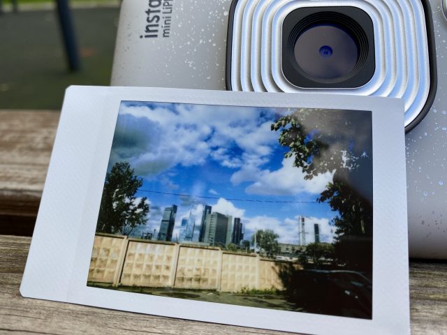 Теплый ламповый обзор фотоаппаратов мгновенной печати Fujifilm Instax: эмоция в подарок за 12 секунд фото