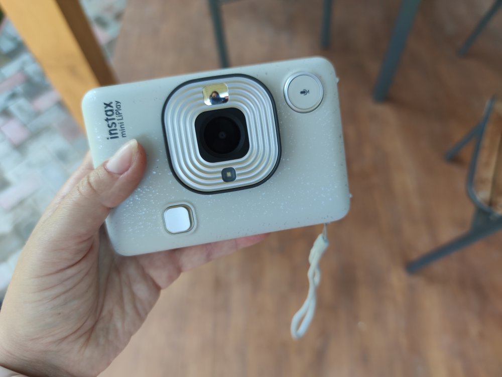 Теплый ламповый обзор фотоаппаратов мгновенной печати Fujifilm Instax: эмоция в подарок за 12 секунд фото