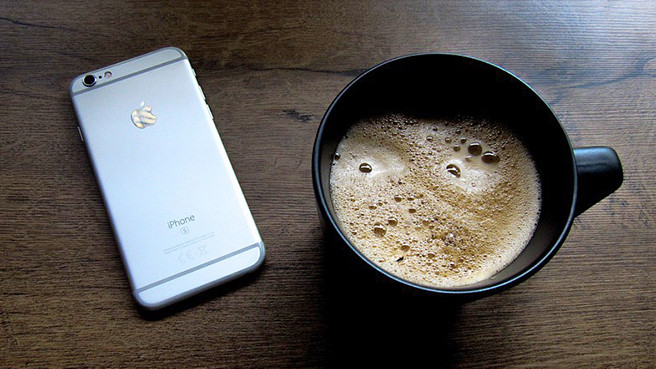 iPhone за 12 тысяч рублей: стоит ли покупать?