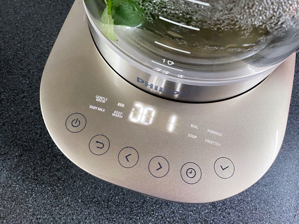 Вкусный обзор чайника Philips HD9450/81, в котором можно приготовить и чай, и суп, и яичницу фото
