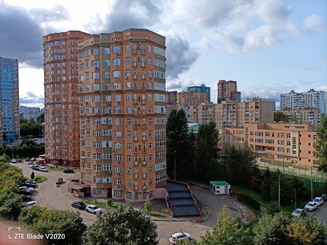 Обзор ZTE Blade V2020: смартфон, который старался всем угодить фото