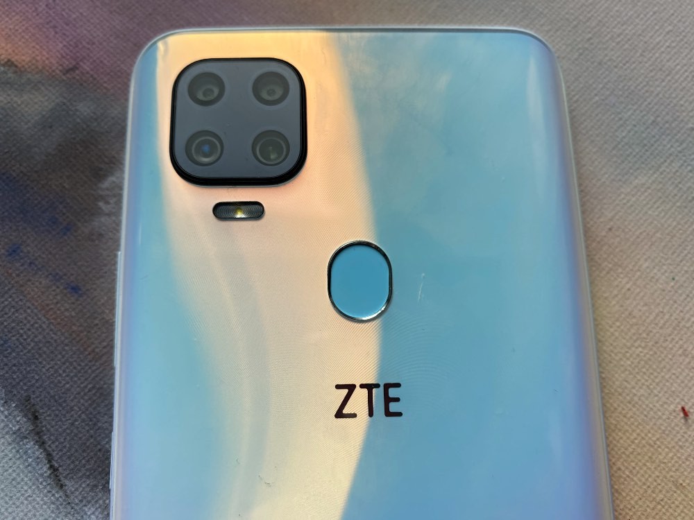 Обзор ZTE Blade V2020: смартфон, который старался всем угодить фото