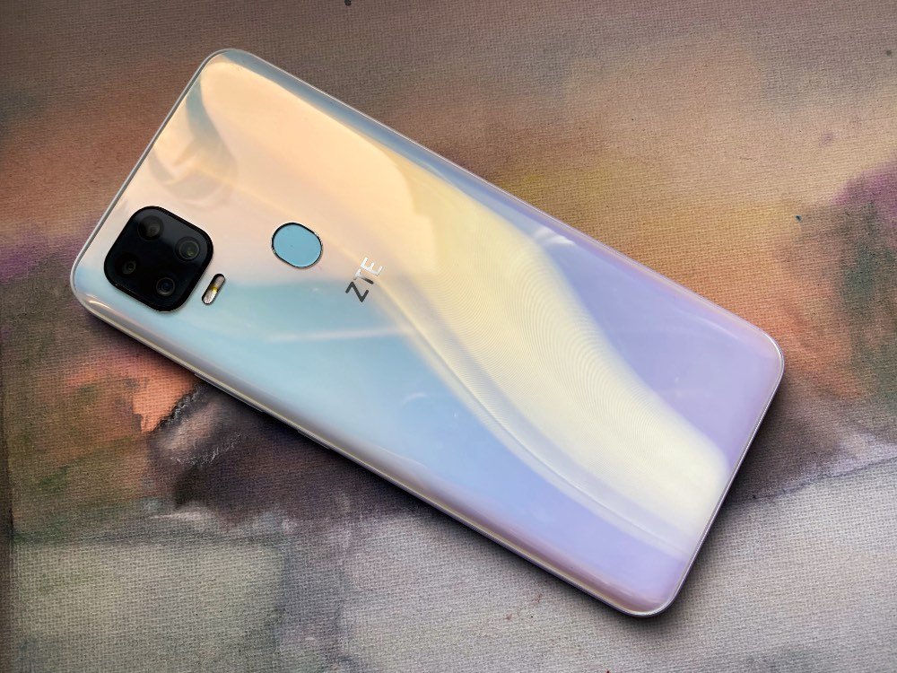 Обзор ZTE Blade V2020: смартфон, который старался всем угодить фото