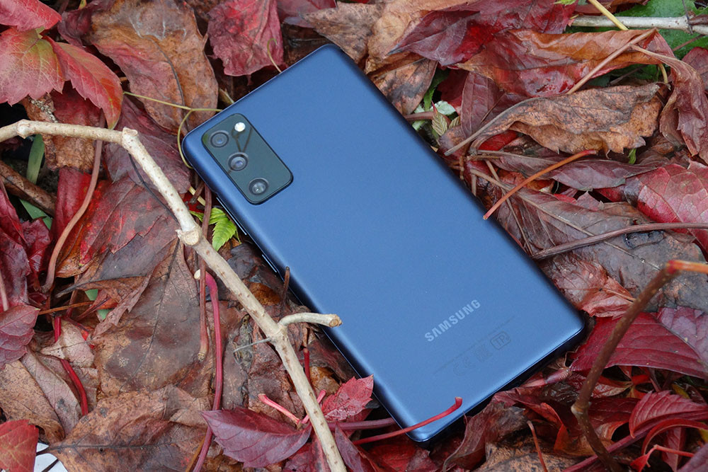 Обзор смартфона Samsung Galaxy S20 FE: сделано для фанатов фото