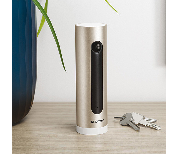 В РФ представили гаджеты для повышения безопасности дома – камеру с сиреной, датчик дыма и умный дверной звонок