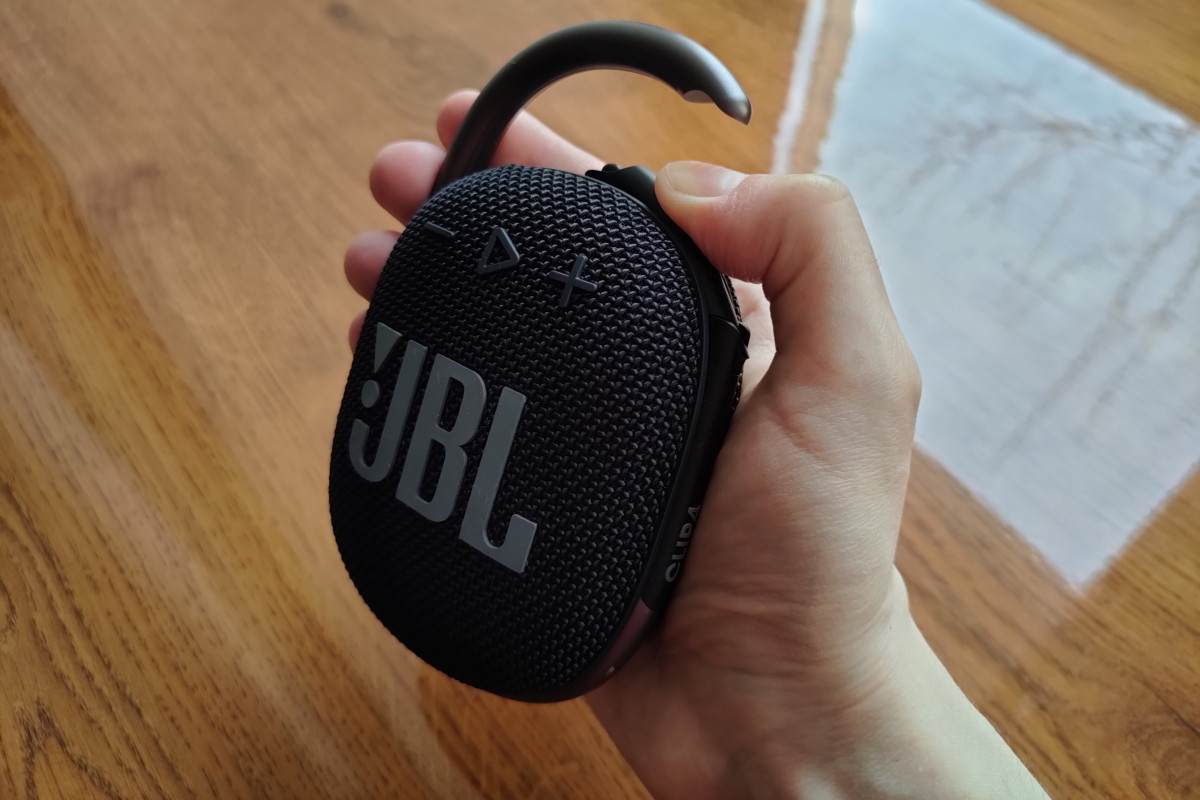 Обзор JBL Clip 4: миниатюрная колонка с роскошным звуком фото
