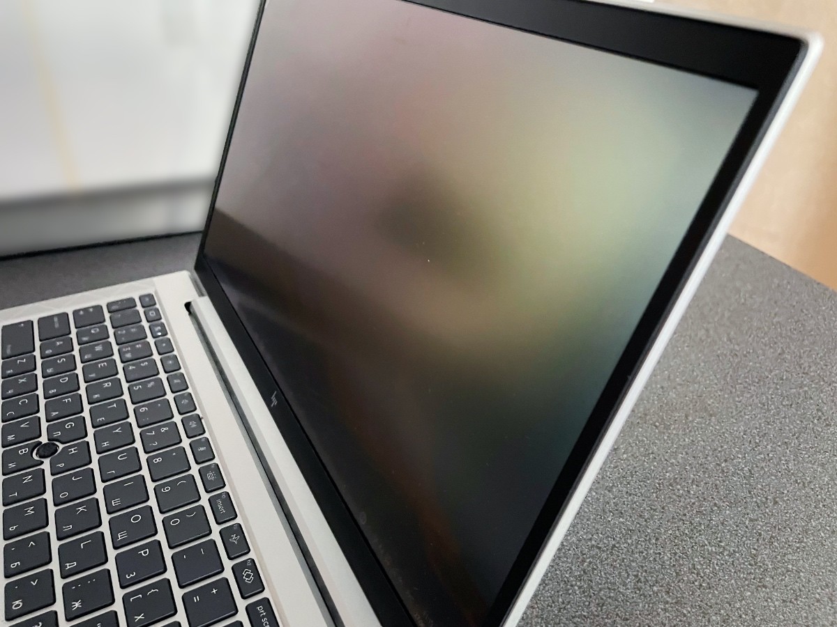 Обзор HP EliteBook 845 G7: легкий и быстрый ультрабук для тех, кто много перемещается фото