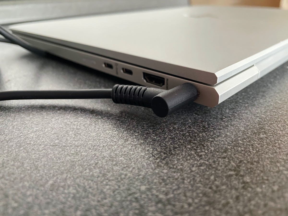 Обзор HP EliteBook 845 G7: легкий и быстрый ультрабук для тех, кто много перемещается фото